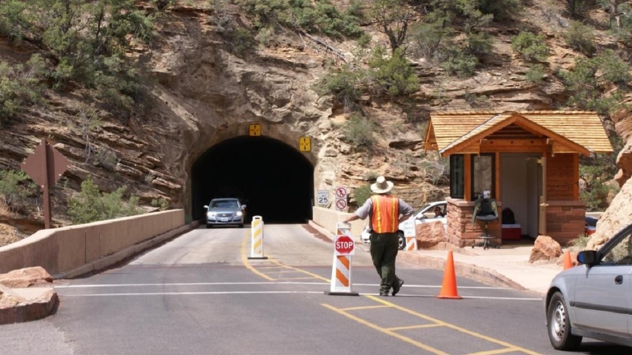 Name:  110-Zion Tunnel.jpg
Views: 359
Size:  301.9 KB