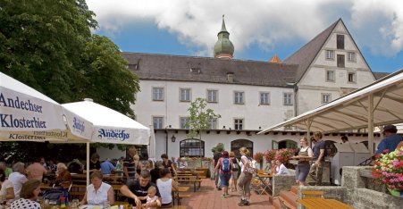 Name:  Kloster Andrechs  10_by_andechs_kloster_biergarten_roland_rossner_3_452x.jpg
Views: 13988
Size:  33.9 KB