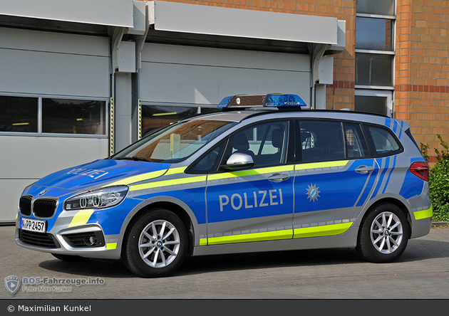 Name:  polizei  399140-large.jpg
Views: 8301
Size:  366.3 KB